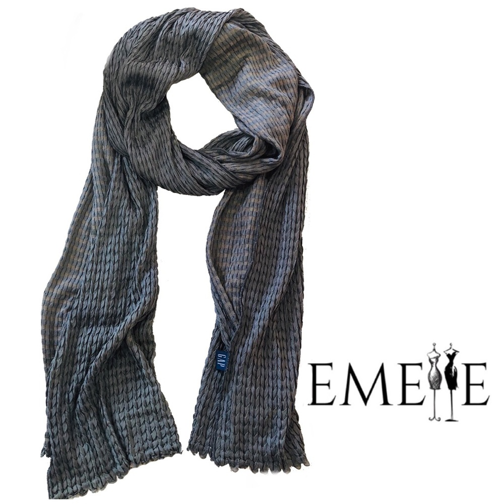 Gap Scarf
